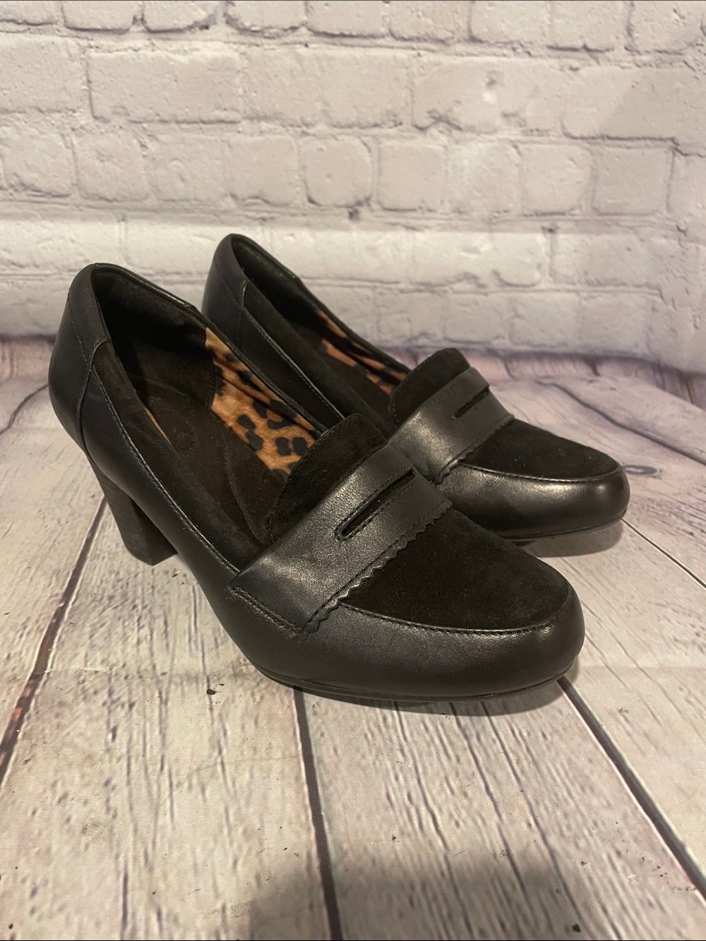 Clarks Black Leather and Suede Penny Heel Loafers • Sz 7